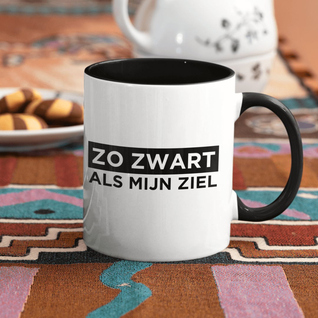 Zo zwart als mijn ziel mok achterkant sfeerfoto