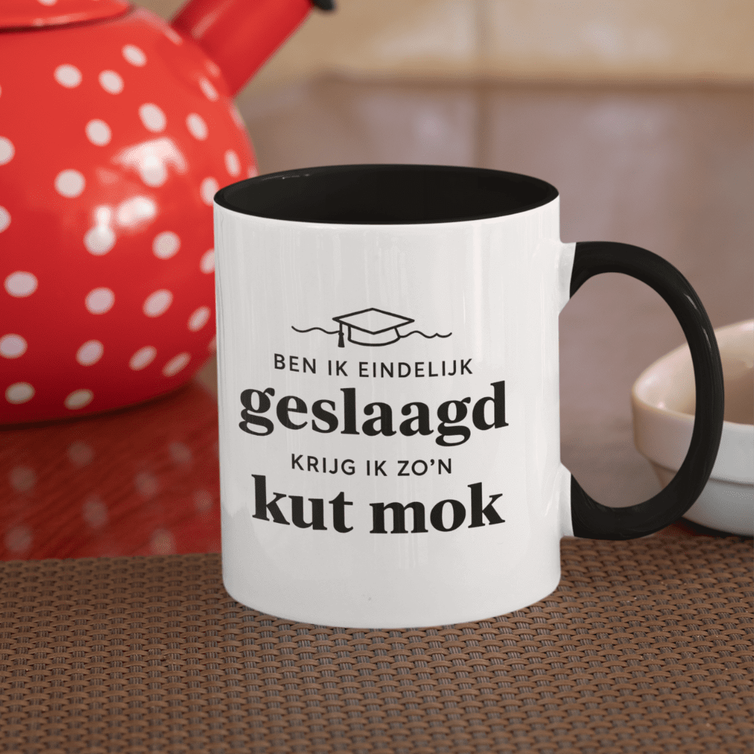 Ben ik eindelijk geslaagd, krijg ik zo’n kut mok